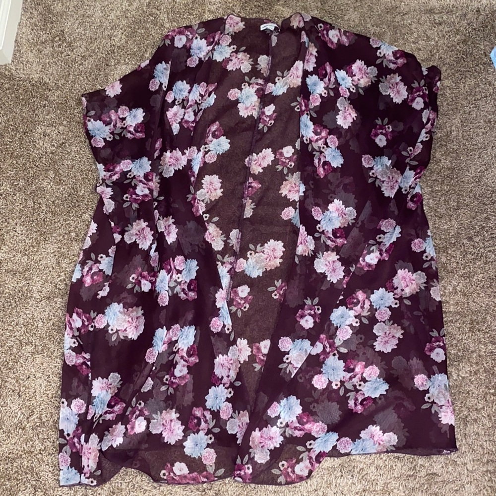 American Eagle Floral kimono